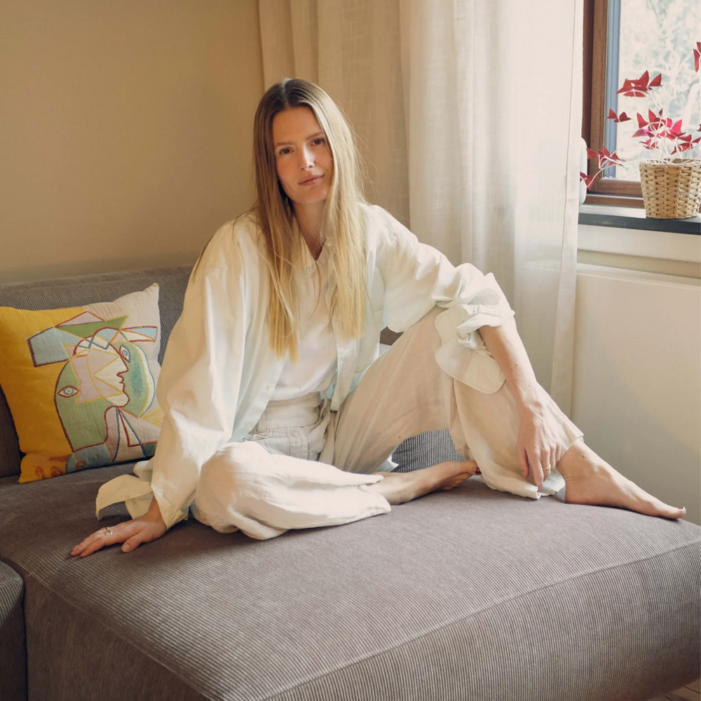 MIA GROTH